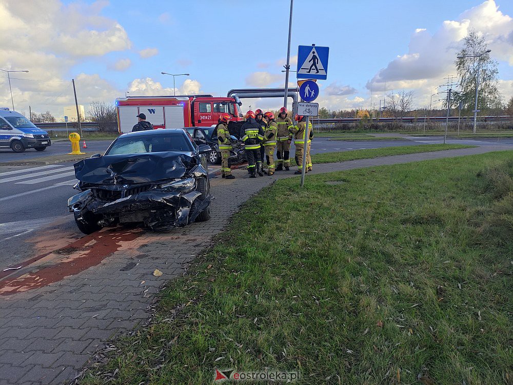 Ostrołęka: Wypadek na jednym ze skrzyżowań mini-obwodnicy [03.11.2022] - zdjęcie #12 - eOstroleka.pl