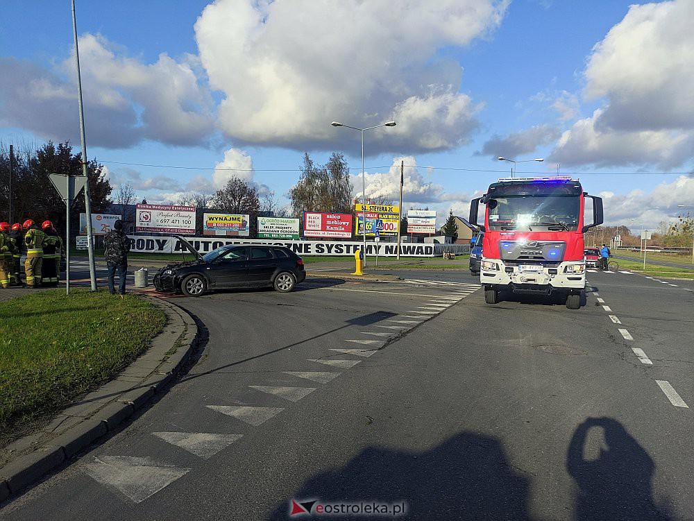 Ostrołęka: Wypadek na jednym ze skrzyżowań mini-obwodnicy [03.11.2022] - zdjęcie #2 - eOstroleka.pl