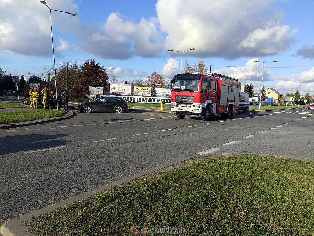 Ostrołęka: Wypadek na jednym ze skrzyżowań mini-obwodnicy [03.11.2022] - zdjęcie #1 - eOstroleka.pl