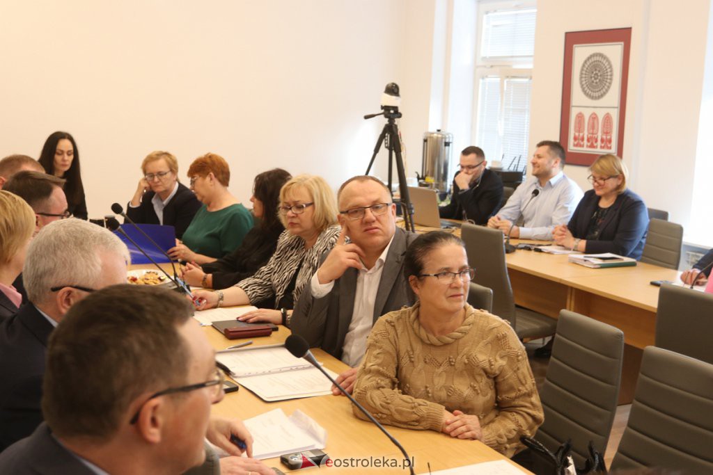 Sesja rady powiatu ostrołęckiego [4.11.2022] - zdjęcie #4 - eOstroleka.pl