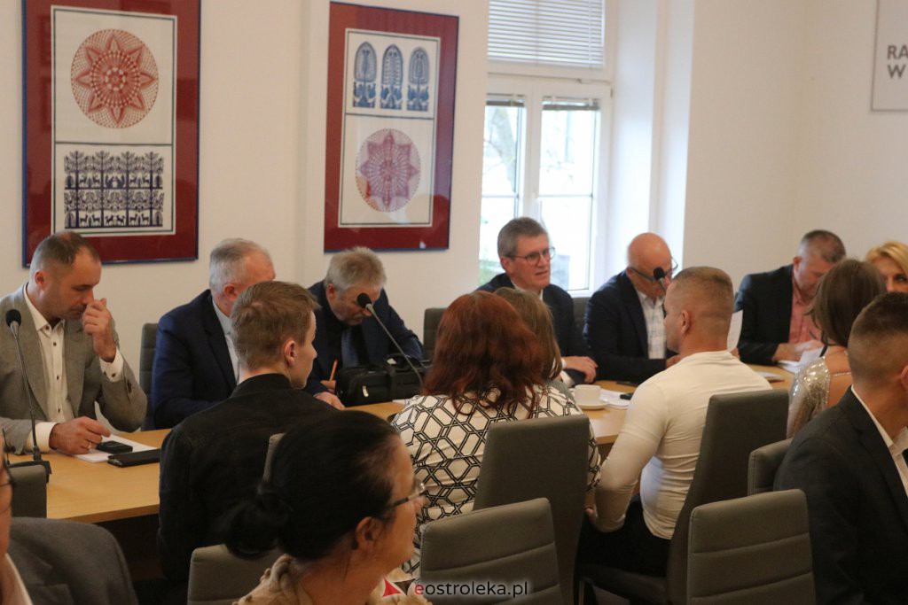 Sesja rady powiatu ostrołęckiego [4.11.2022] - zdjęcie #18 - eOstroleka.pl