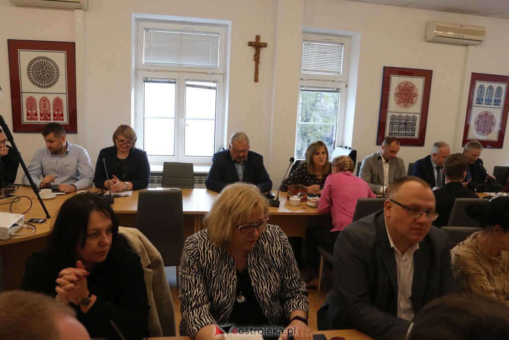 Sesja rady powiatu ostrołęckiego [4.11.2022] - zdjęcie #7 - eOstroleka.pl