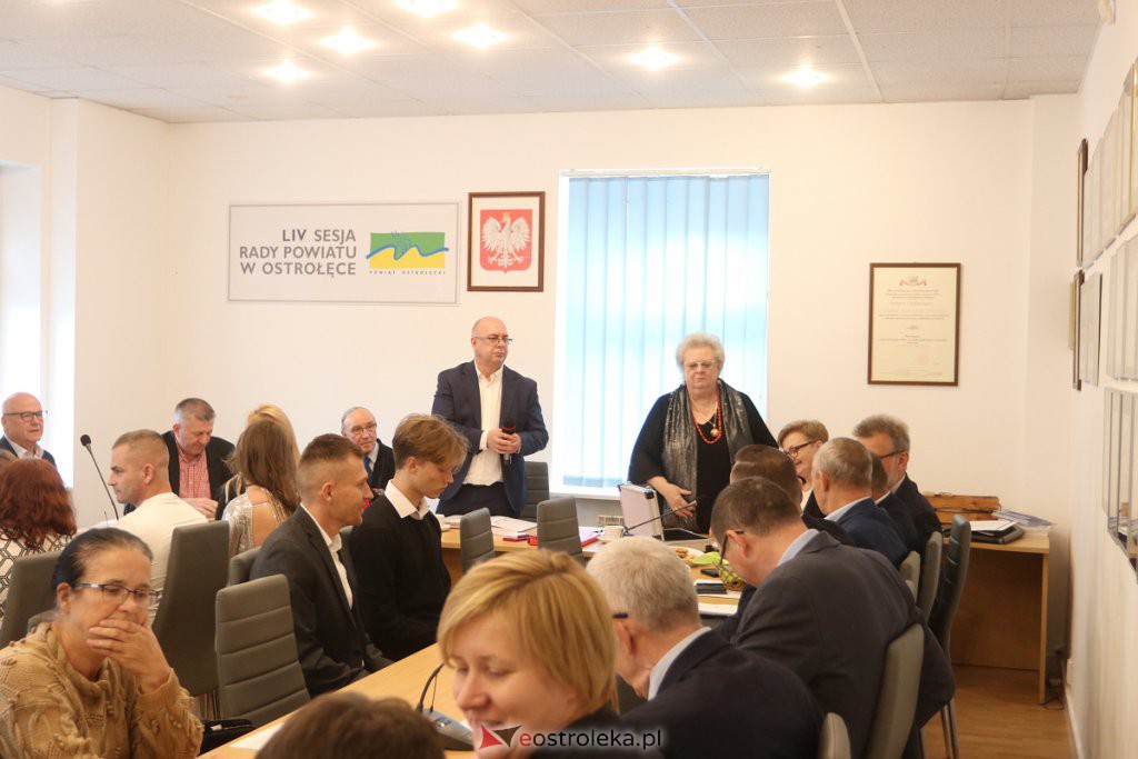 Sesja rady powiatu ostrołęckiego [4.11.2022] - zdjęcie #8 - eOstroleka.pl
