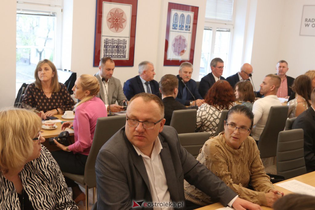 Sesja rady powiatu ostrołęckiego [4.11.2022] - zdjęcie #12 - eOstroleka.pl