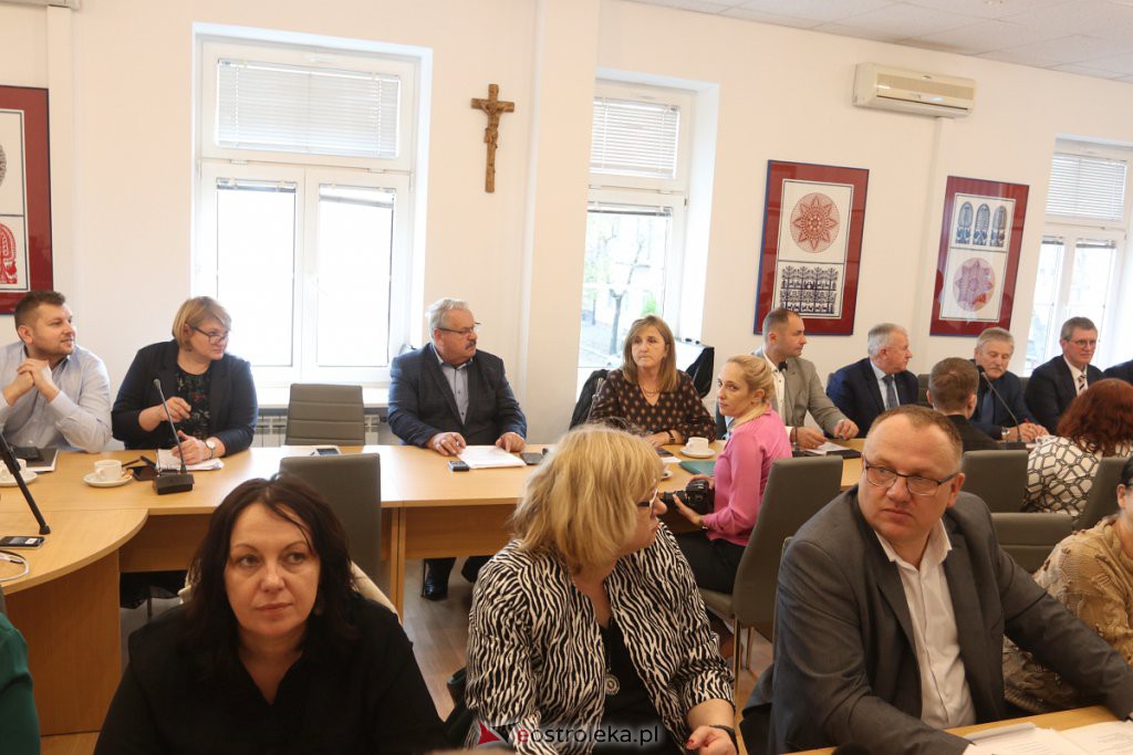 Sesja rady powiatu ostrołęckiego [4.11.2022] - zdjęcie #11 - eOstroleka.pl