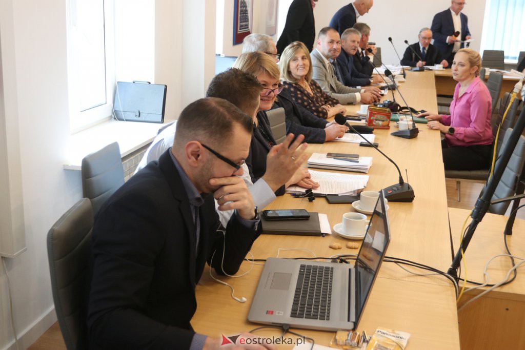 Sesja rady powiatu ostrołęckiego [4.11.2022] - zdjęcie #10 - eOstroleka.pl