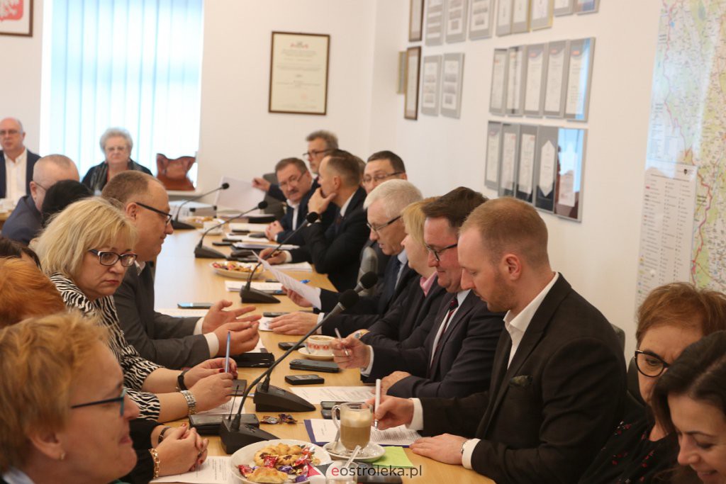 Sesja rady powiatu ostrołęckiego [4.11.2022] - zdjęcie #9 - eOstroleka.pl