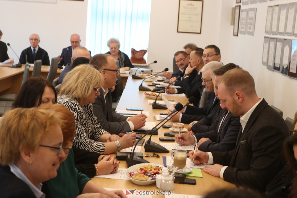 Sesja rady powiatu ostrołęckiego [4.11.2022] - zdjęcie #16 - eOstroleka.pl