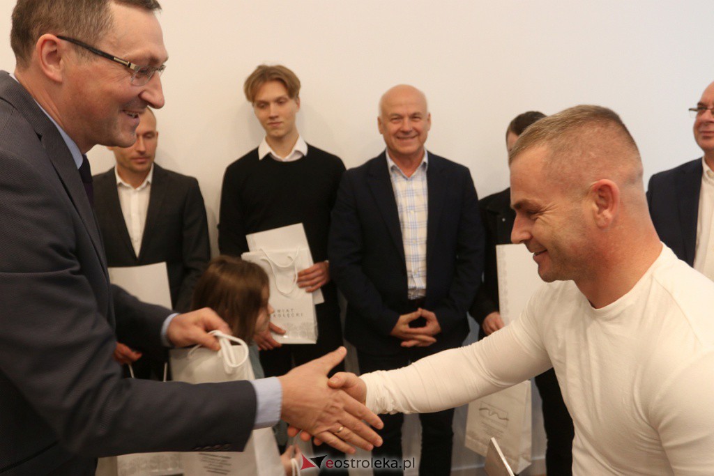 Starosta ostrołęcki nagrodził sportowców [4.11.2022] - zdjęcie #10 - eOstroleka.pl