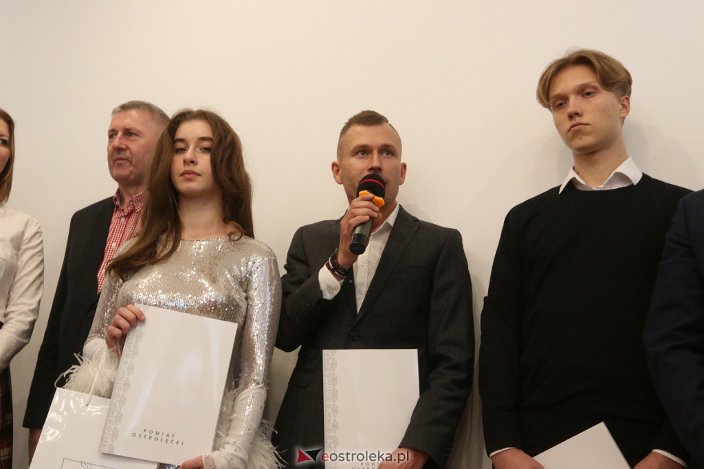 Starosta ostrołęcki nagrodził sportowców [4.11.2022] - zdjęcie #5 - eOstroleka.pl