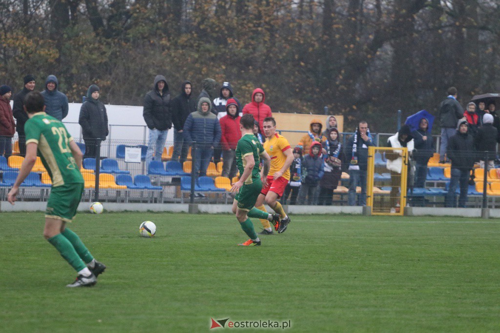 KS CK Troszyn - Mazur Karczew [05.11.2022] - zdjęcie #8 - eOstroleka.pl