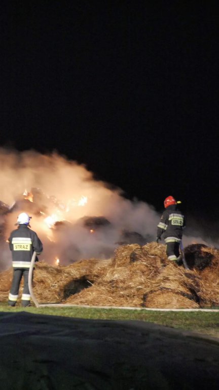 Pożar na terenie gminy Wąsewo. W akcji 10 jednostek strażackich [05.11.2022] - zdjęcie #5 - eOstroleka.pl