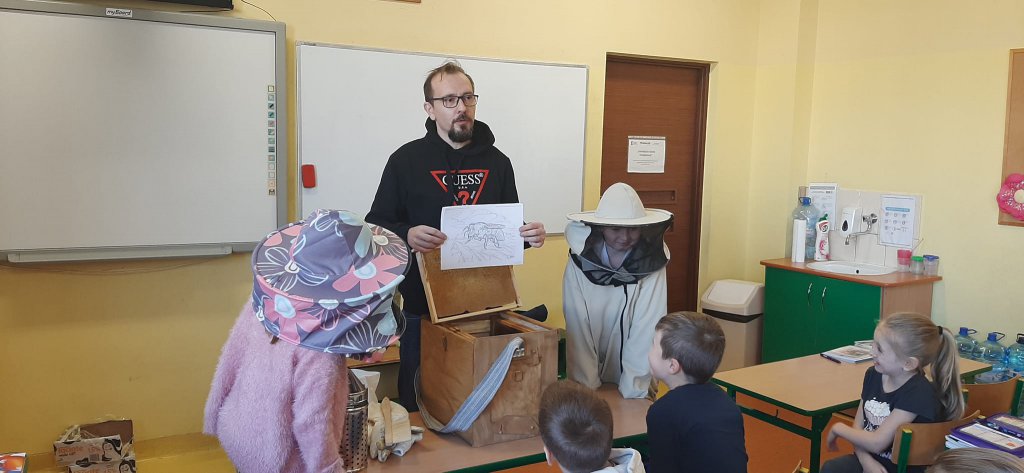Lekcja o pszczołach w Szkole Postawowej nr 6 - zdjęcie #3 - eOstroleka.pl