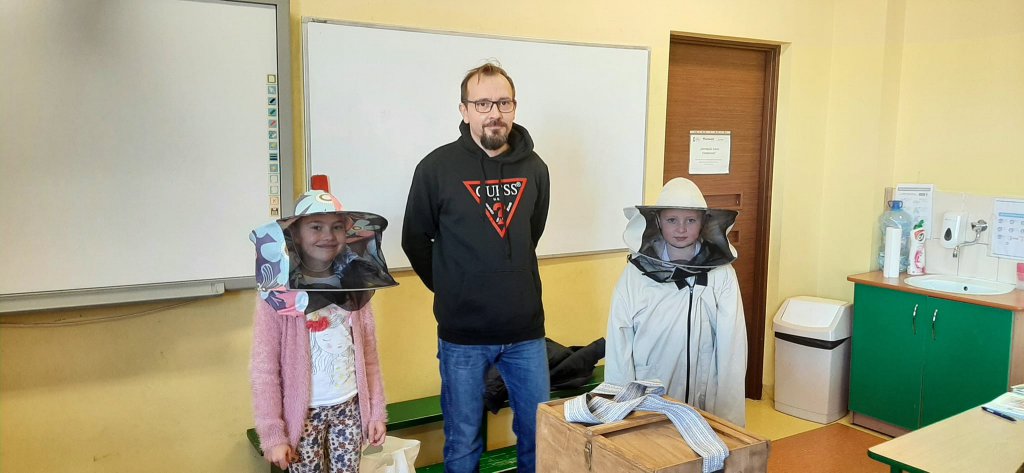 Lekcja o pszczołach w Szkole Postawowej nr 6 - zdjęcie #5 - eOstroleka.pl