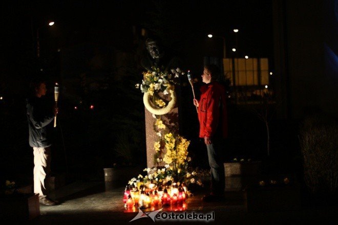 Rocznica śmierci Jana Pawła II (02.04.2011) - zdjęcie #2 - eOstroleka.pl
