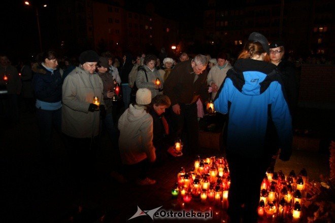 Rocznica śmierci Jana Pawła II (02.04.2011) - zdjęcie #14 - eOstroleka.pl