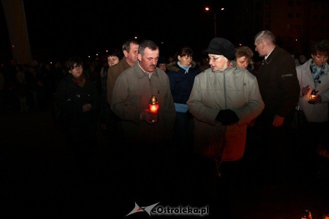 Rocznica śmierci Jana Pawła II (02.04.2011) - zdjęcie #30 - eOstroleka.pl