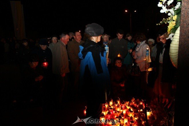 Rocznica śmierci Jana Pawła II (02.04.2011) - zdjęcie #29 - eOstroleka.pl