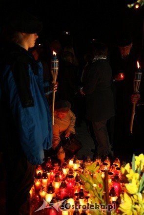 Rocznica śmierci Jana Pawła II (02.04.2011) - zdjęcie #17 - eOstroleka.pl
