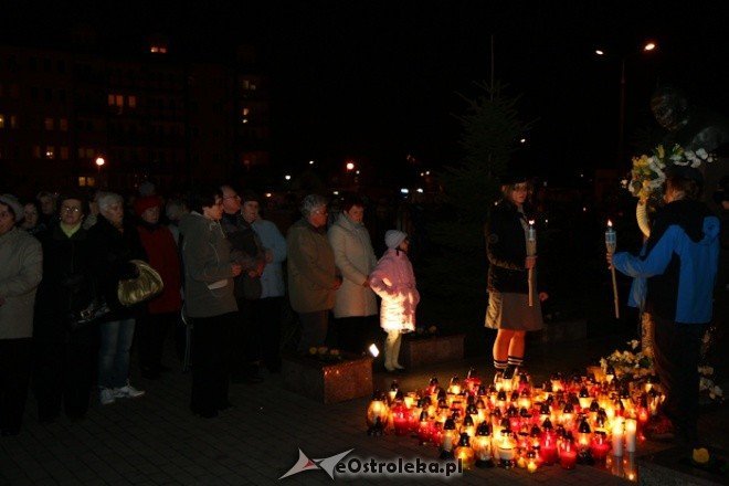 Rocznica śmierci Jana Pawła II (02.04.2011) - zdjęcie #24 - eOstroleka.pl