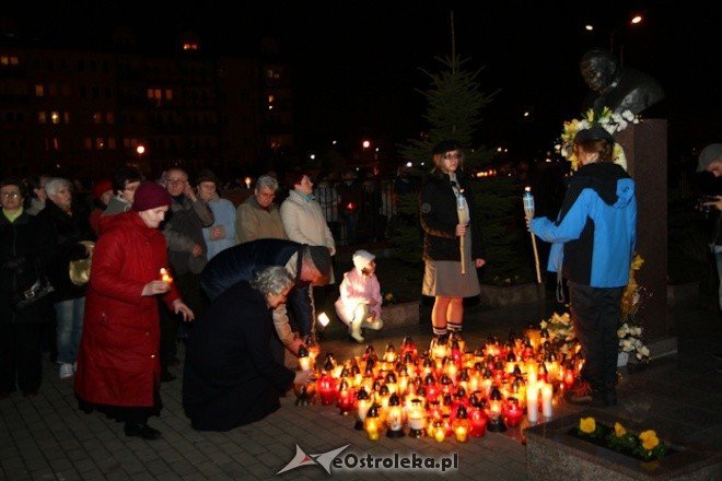 Rocznica śmierci Jana Pawła II (02.04.2011) - zdjęcie #19 - eOstroleka.pl