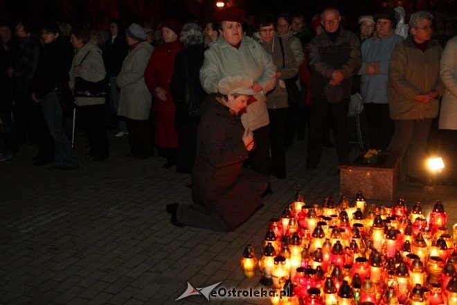 Rocznica śmierci Jana Pawła II (02.04.2011) - zdjęcie #27 - eOstroleka.pl