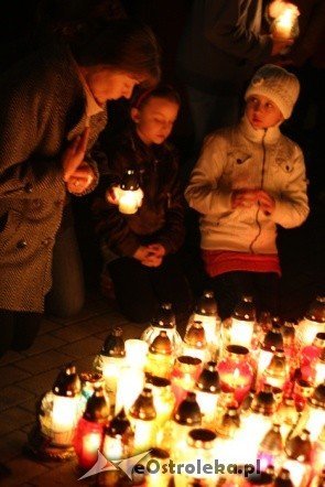 Rocznica śmierci Jana Pawła II (02.04.2011) - zdjęcie #37 - eOstroleka.pl