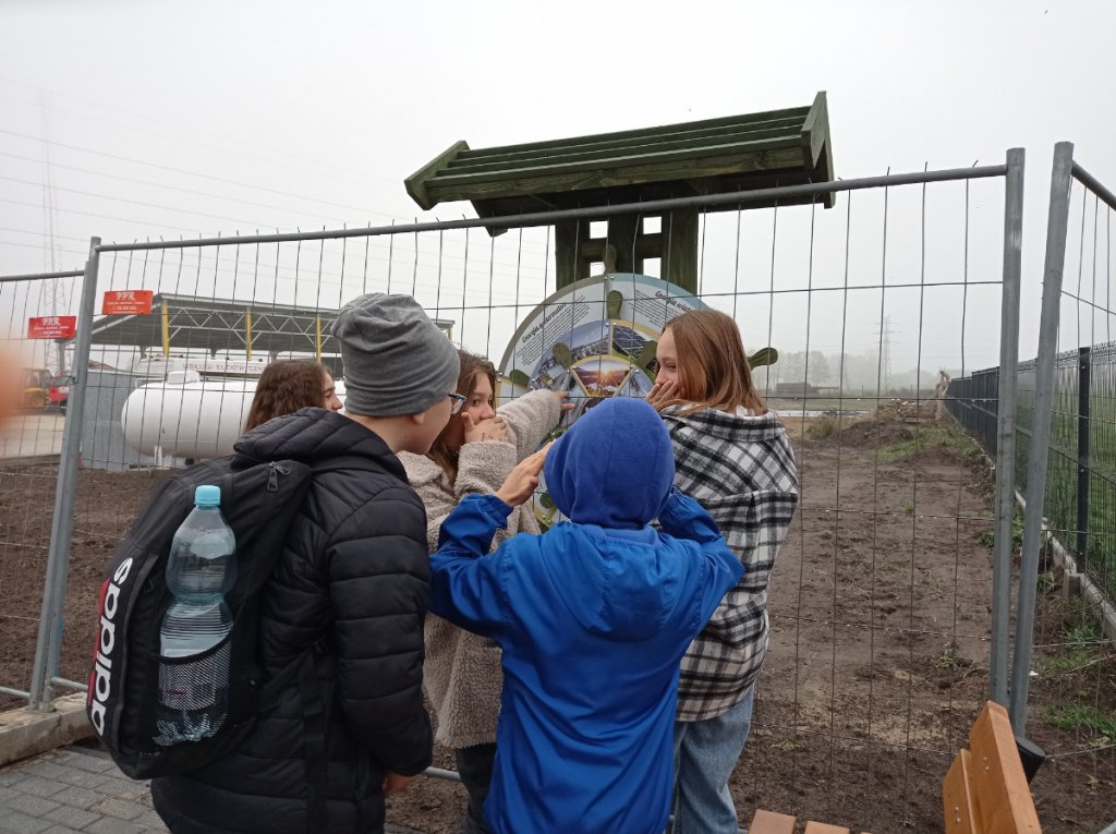 Członkowie koła ekologicznego ze Szkoły Podstawowej w Łysych odwiedzili PSZOK - zdjęcie #6 - eOstroleka.pl