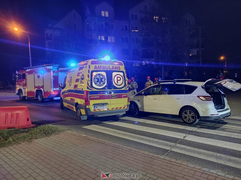 Wypadek na Alei Jana Pawła II w Ostrołęce [09.11.2022] - zdjęcie #7 - eOstroleka.pl