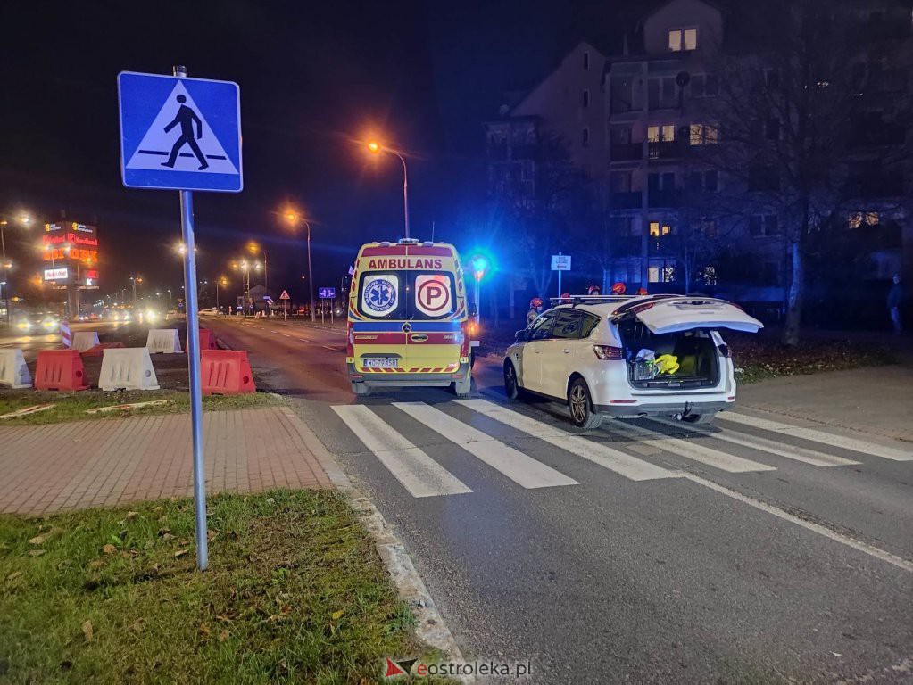 Wypadek na Alei Jana Pawła II w Ostrołęce [09.11.2022] - zdjęcie #3 - eOstroleka.pl