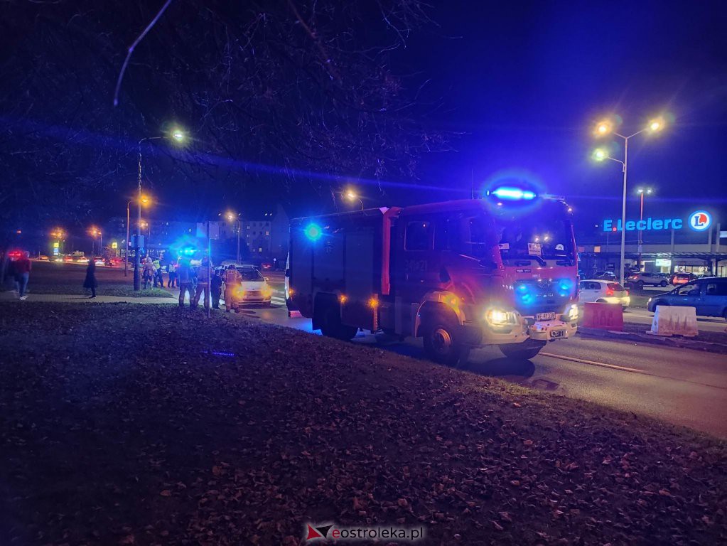 Wypadek na Alei Jana Pawła II w Ostrołęce [09.11.2022] - zdjęcie #1 - eOstroleka.pl