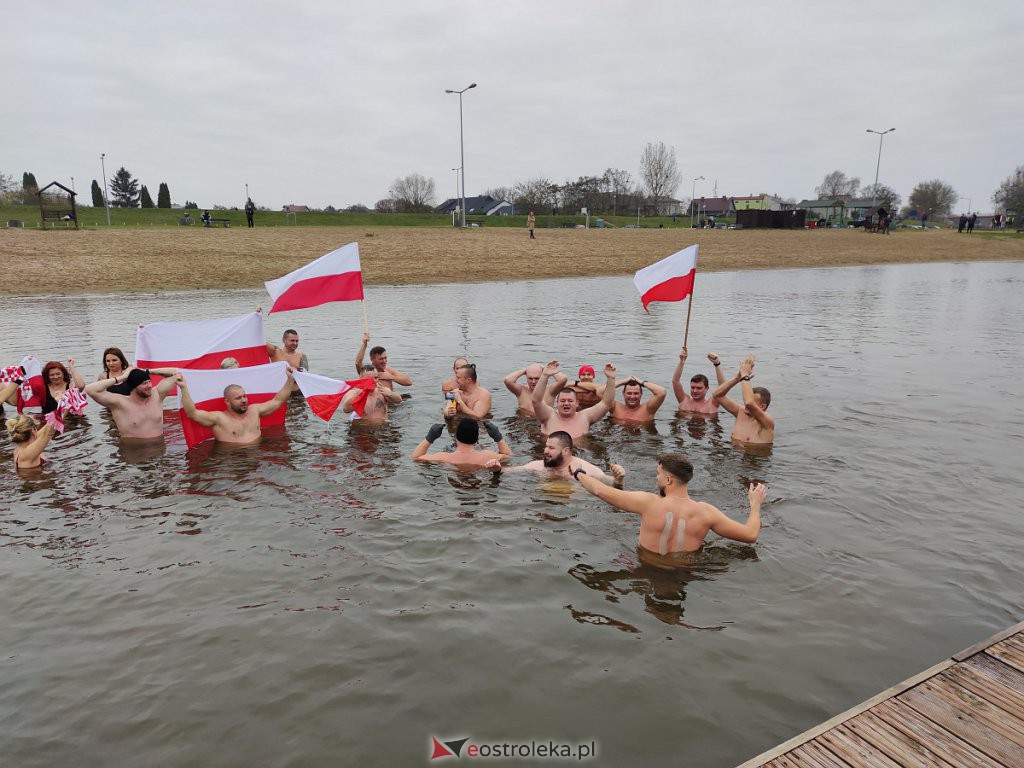 Morsowanie z flagą [11.11.2022] - zdjęcie #1 - eOstroleka.pl