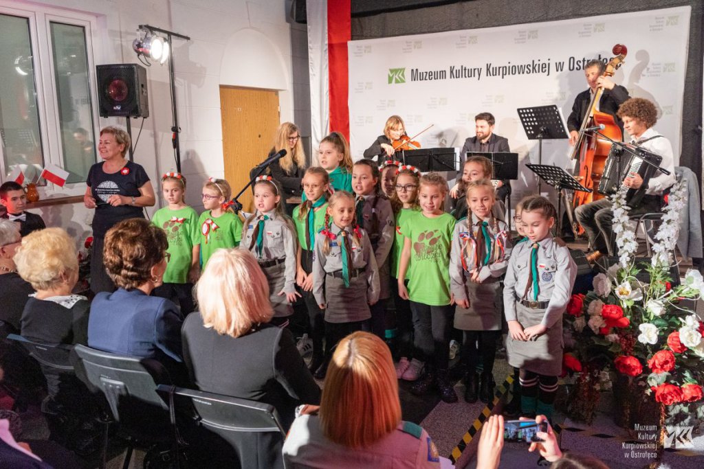 Wspólne Śpiewanie Patriotyczne Pamiętaj o tym wnuku [11.11.2022] - zdjęcie #7 - eOstroleka.pl