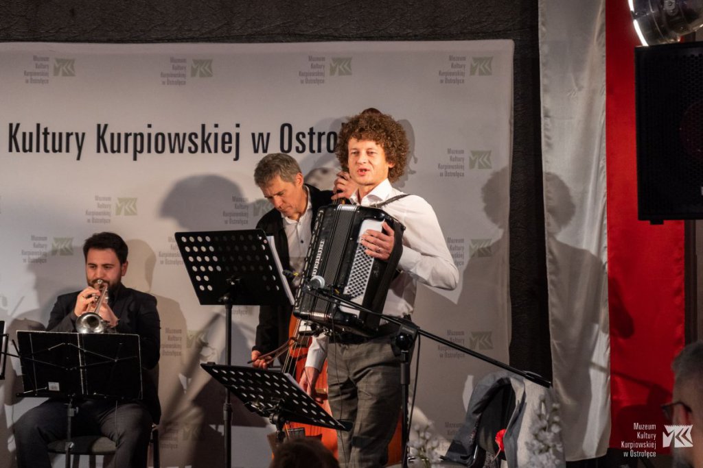 Wspólne Śpiewanie Patriotyczne Pamiętaj o tym wnuku [11.11.2022] - zdjęcie #3 - eOstroleka.pl