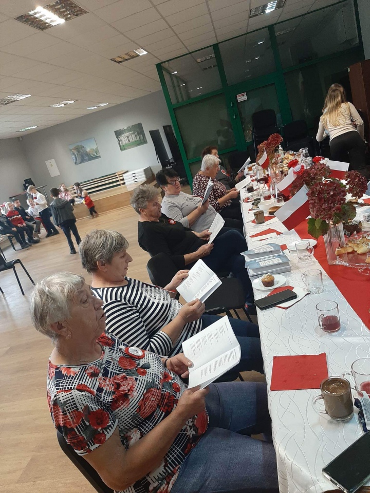 Święto Niepodległości z KGW w Brzeźnie - zdjęcie #17 - eOstroleka.pl