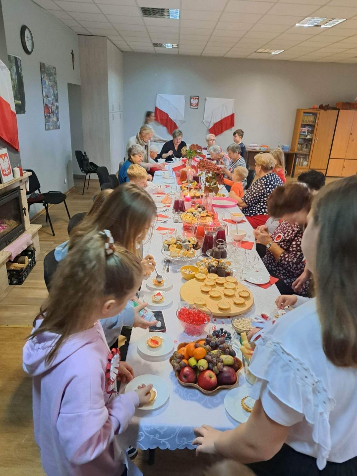Święto Niepodległości z KGW w Brzeźnie - zdjęcie #16 - eOstroleka.pl