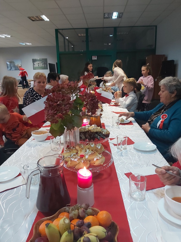 Święto Niepodległości z KGW w Brzeźnie - zdjęcie #5 - eOstroleka.pl