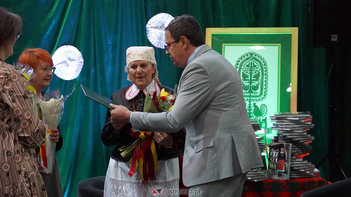 Jubileusz 65-lecia pracy twórczej Czesławy Kaczyńskiej [15.11.2022] - zdjęcie #18 - eOstroleka.pl