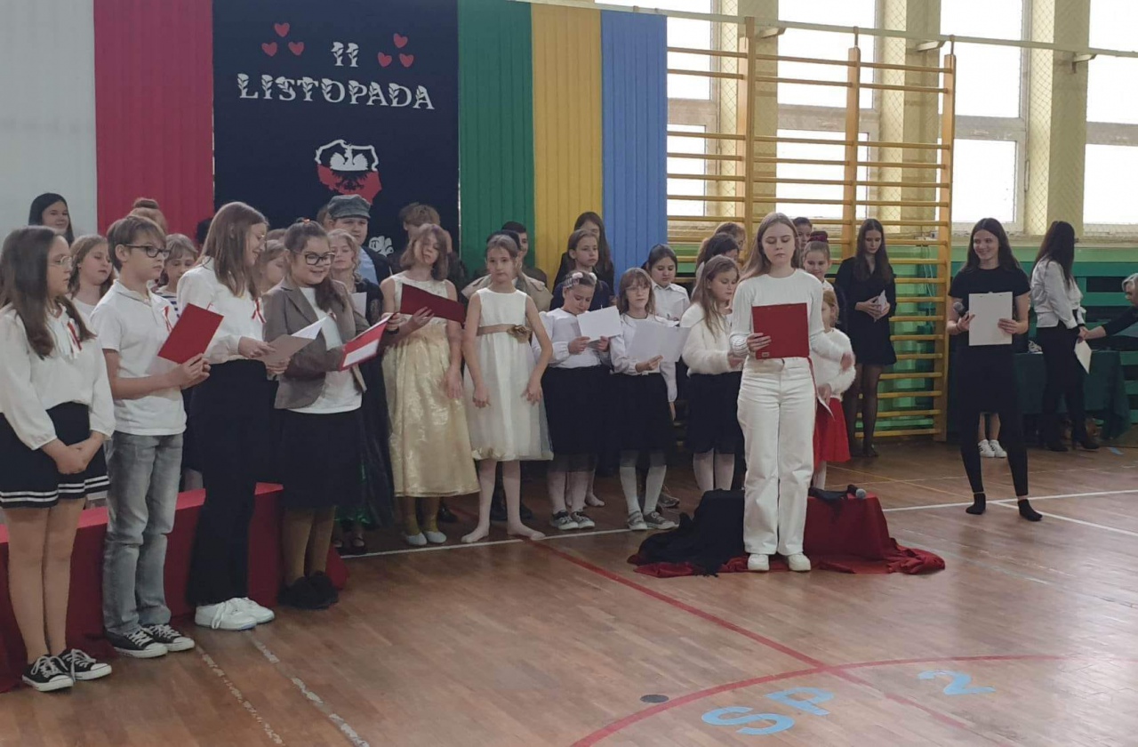 Obchody Święta Niepodległości w Szkole Podstawowej nr 2 - zdjęcie #4 - eOstroleka.pl