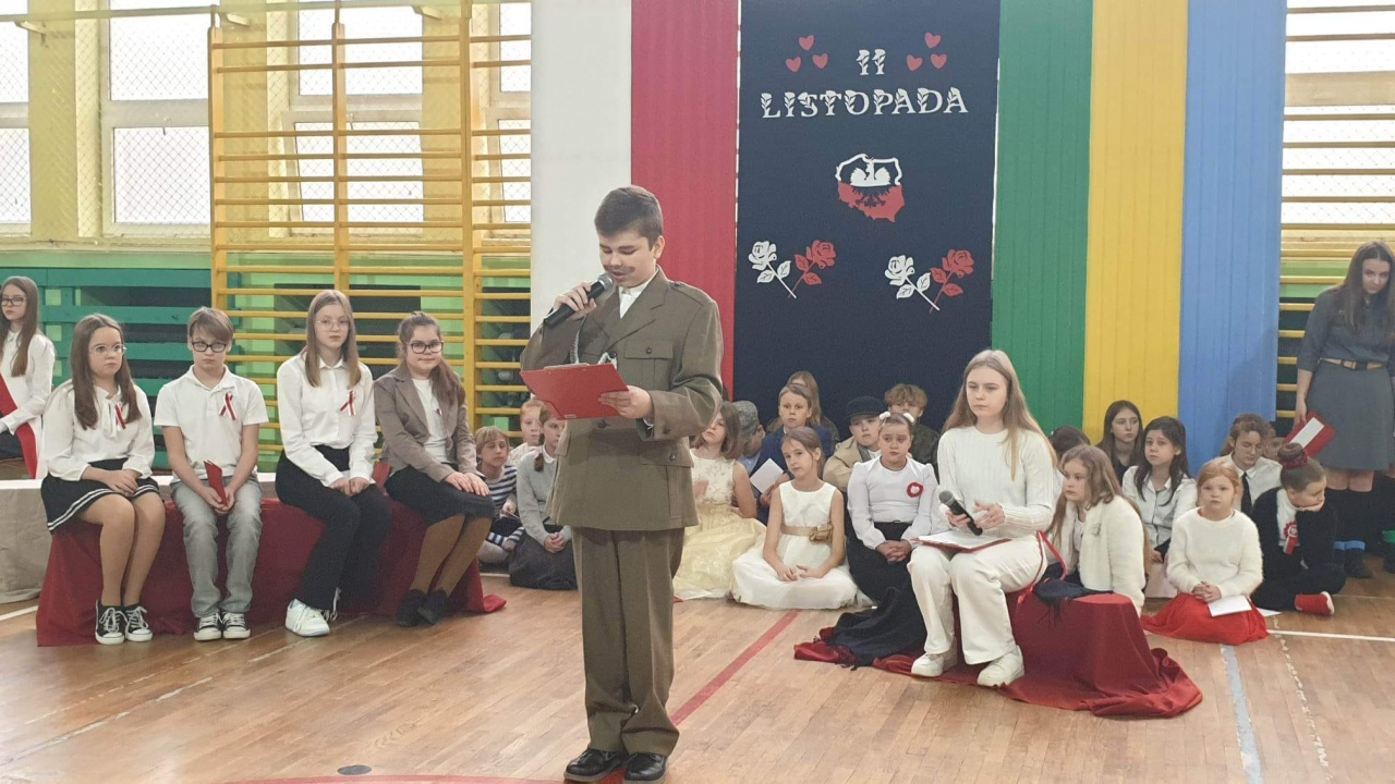 Obchody Święta Niepodległości w Szkole Podstawowej nr 2 - zdjęcie #6 - eOstroleka.pl