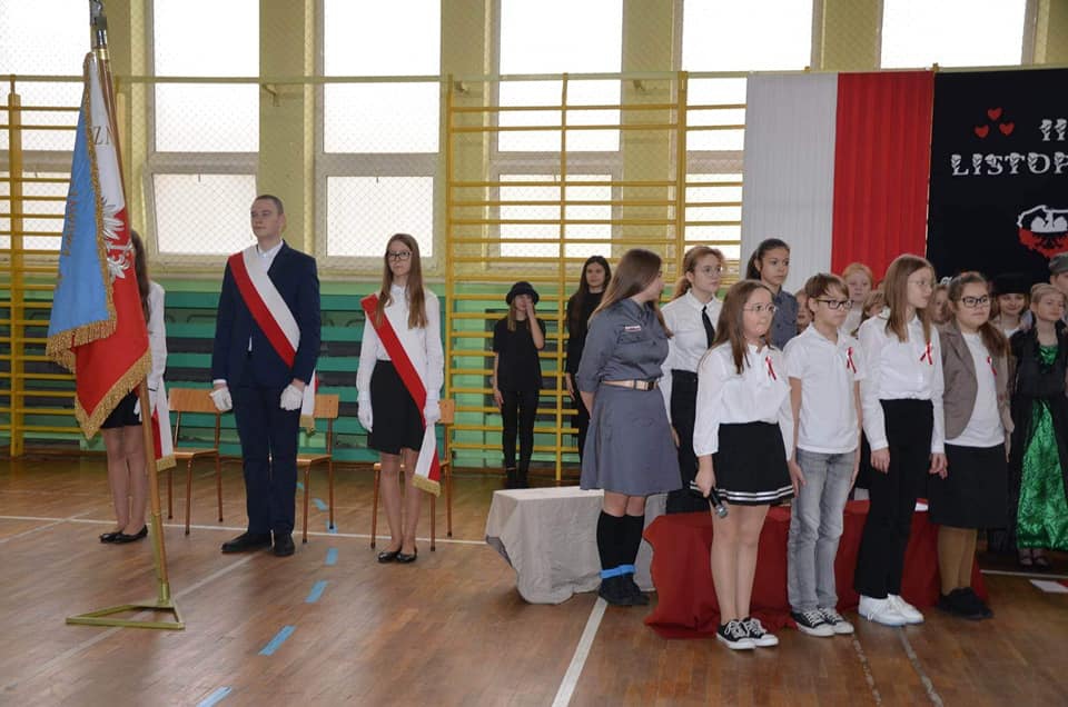 Obchody Święta Niepodległości w Szkole Podstawowej nr 2 - zdjęcie #8 - eOstroleka.pl