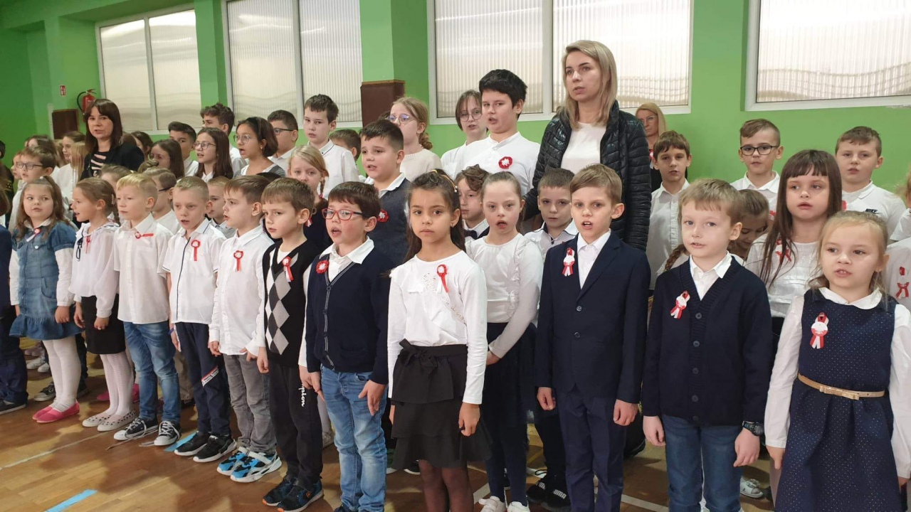 Obchody Święta Niepodległości w Szkole Podstawowej nr 2 - zdjęcie #9 - eOstroleka.pl
