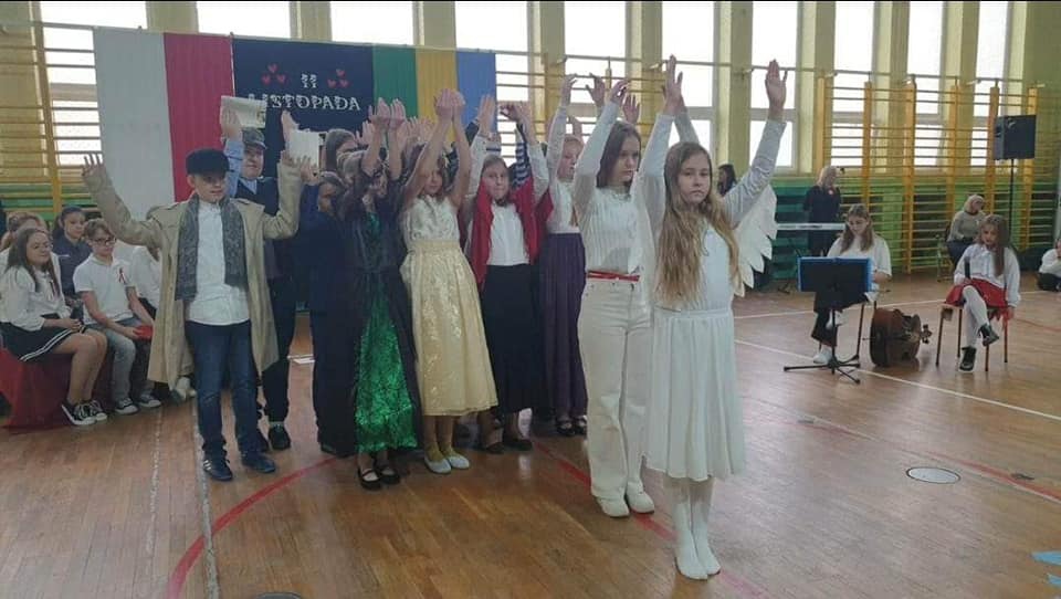 Obchody Święta Niepodległości w Szkole Podstawowej nr 2 - zdjęcie #24 - eOstroleka.pl