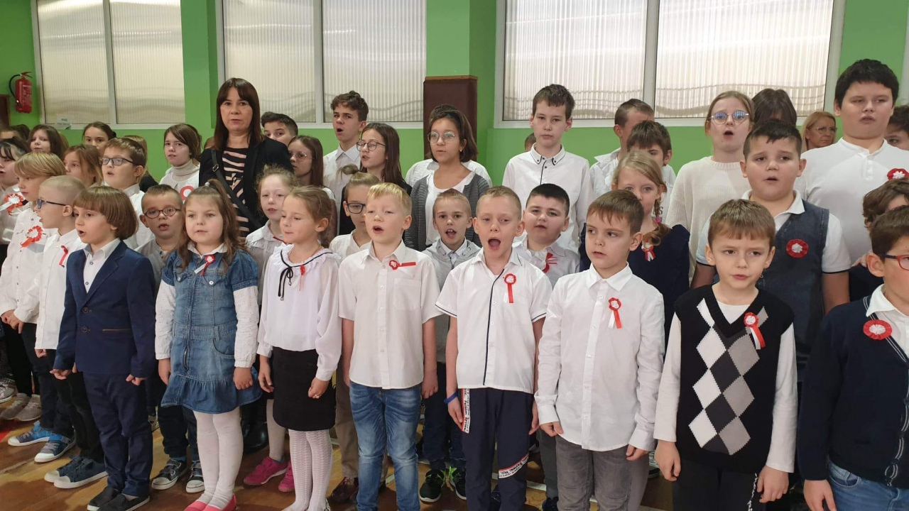 Obchody Święta Niepodległości w Szkole Podstawowej nr 2 - zdjęcie #11 - eOstroleka.pl