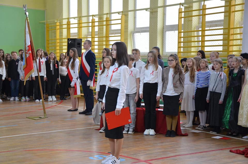 Obchody Święta Niepodległości w Szkole Podstawowej nr 2 - zdjęcie #12 - eOstroleka.pl