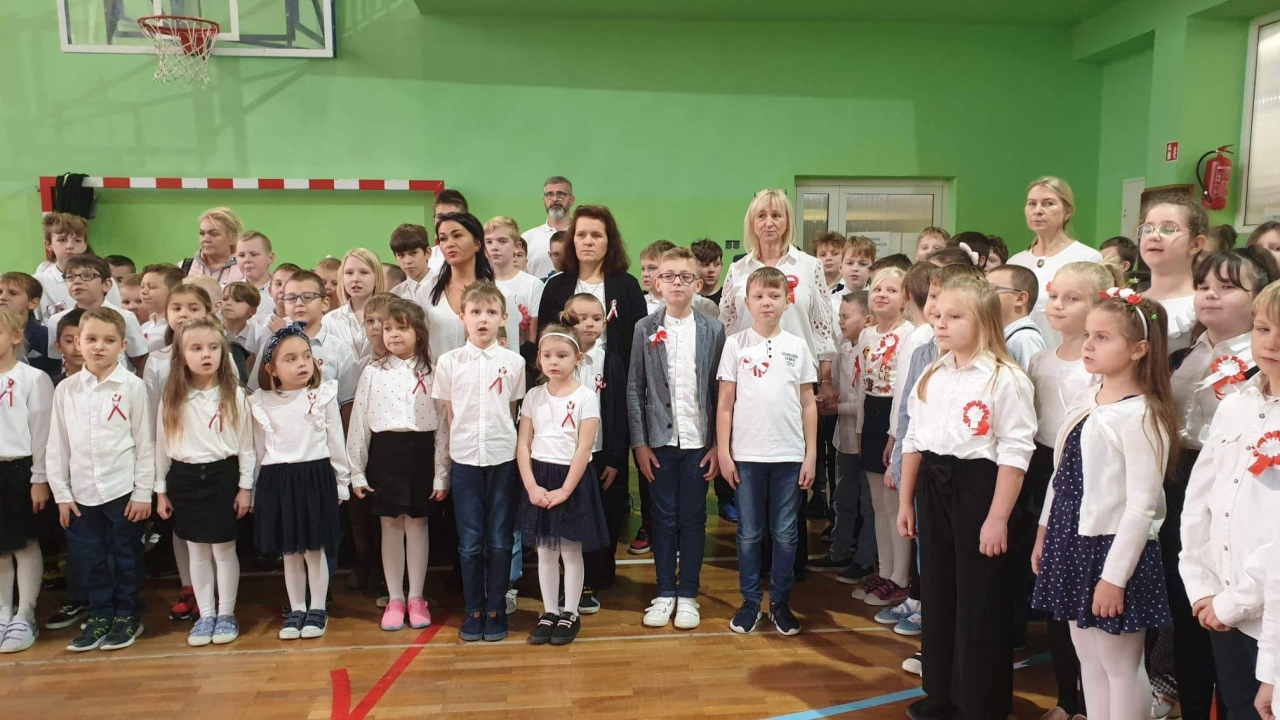 Obchody Święta Niepodległości w Szkole Podstawowej nr 2 - zdjęcie #23 - eOstroleka.pl