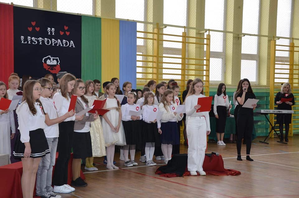 Obchody Święta Niepodległości w Szkole Podstawowej nr 2 - zdjęcie #30 - eOstroleka.pl