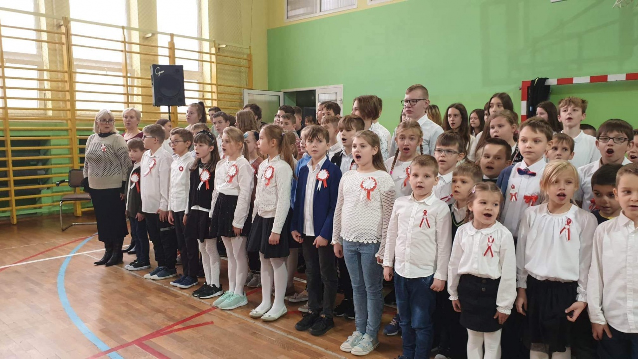 Obchody Święta Niepodległości w Szkole Podstawowej nr 2 - zdjęcie #31 - eOstroleka.pl