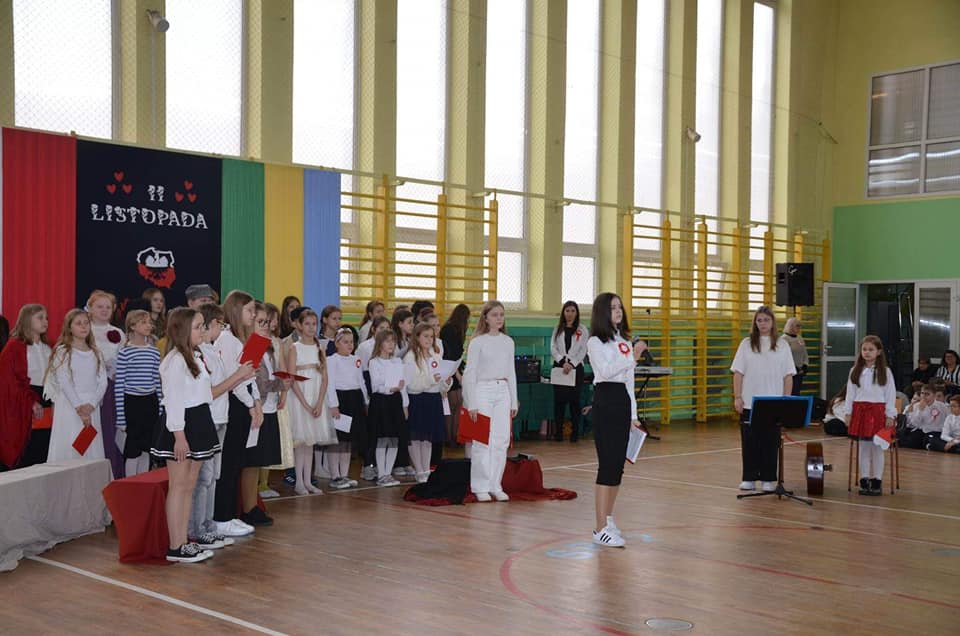 Obchody Święta Niepodległości w Szkole Podstawowej nr 2 - zdjęcie #32 - eOstroleka.pl