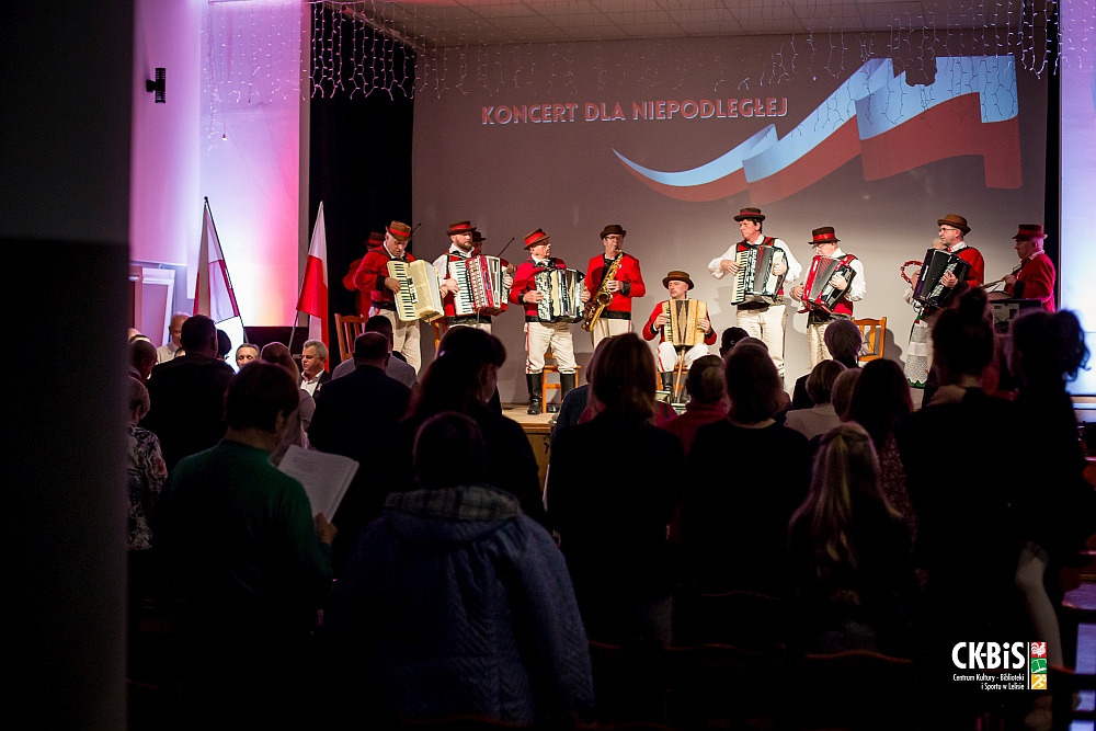 Koncert dla Niepodległej w CK-BiS [16.11.2022] - zdjęcie #7 - eOstroleka.pl